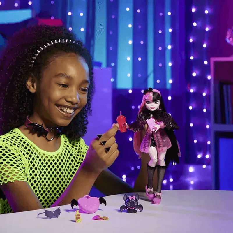 Mattel Monster High Hhk51 Muñeca Draculaura Con Mascota Y Accesorios