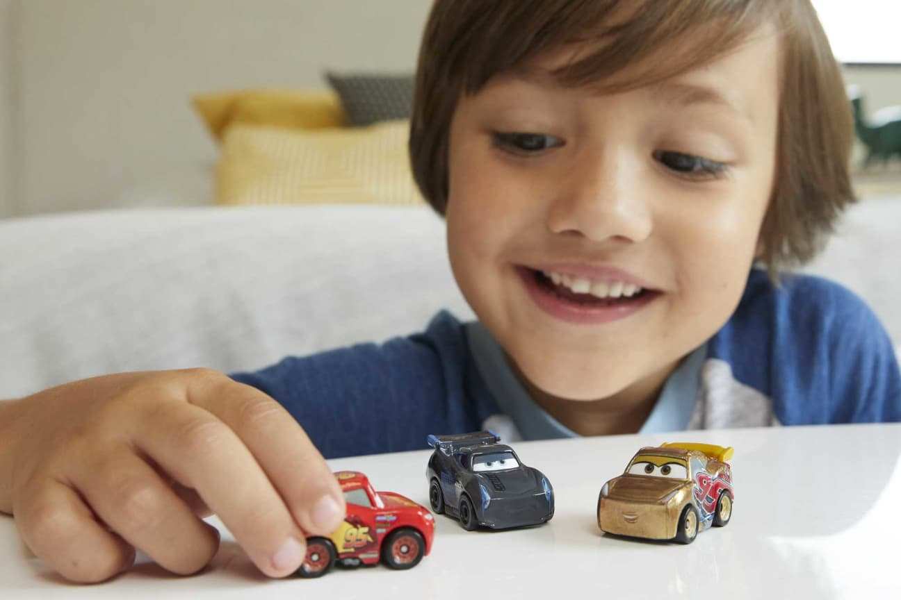 Mattel Cars Gkg01 Disney Pixar Mini Corredores Paquete De 3 Autos (3)