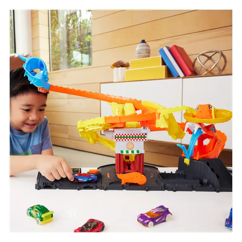 Mattel Hot Wheels Htn81 City Ataque De Cobra Vs Pizza