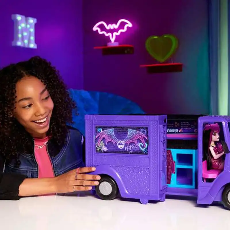 Mattel Polly Pocket Hxh83 Play Set De Monster Fest Con Dracula Doll Y Food Truck