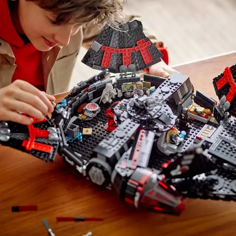 Lego Star Wars 75389 El Halcon Oscuro